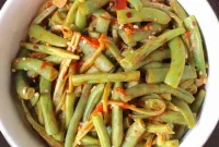 Dill-Scented Green Beans and Okra Stir-Fry