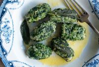Strangolapreti: Classic Italian Spinach and Bread Dumplings Recipe