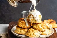 Creamy White Pepper Gravy Recipe for Biscuits and Roast