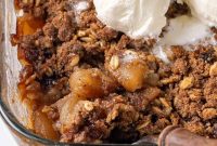 Classic Autumn Apple Crisp Recipe with Cinnamon Oat Topping