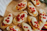 Festive Brie Bruschetta Crostini Appetizer -> Holiday Brie Bruschetta Crostini Recipe