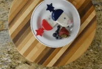 Refreshing Berry Parfait Popsicle Recipe for Summer