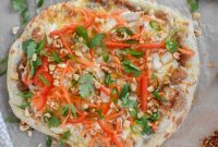 Thai Chicken Pizza Recipe: Tangy Peanut Sauce & Crispy Crust