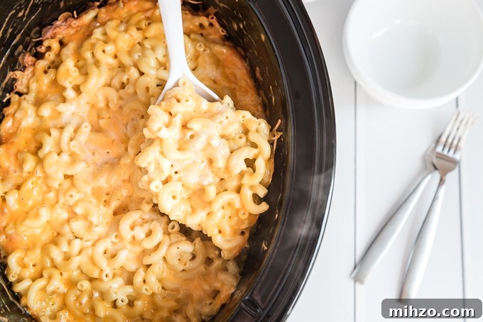 Creamy Slow Cooker Macaroni and Cheese Recipe 8 spoon crockpot mac and cheese