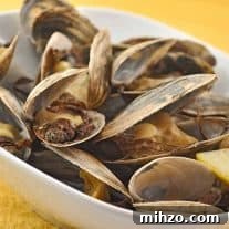 New England Steamed Clams: Classic Clam Bake Recipe 3 Steamer Clams, New England Style