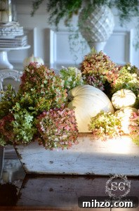 Creative Thanksgiving Table Decoration Ideas for a Memorable Feast 13 Thanksgiving Table Decoration Ideas - Get inspired for Thanksgiving with OVER 20 Thanksgiving table decorations ideas, tablescapes, and centerpieces for your home. So beautiful!