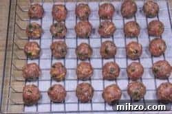 Cheesy Jalapeño-Stuffed Meatballs with Creamy Filling 6 meatballs-ready