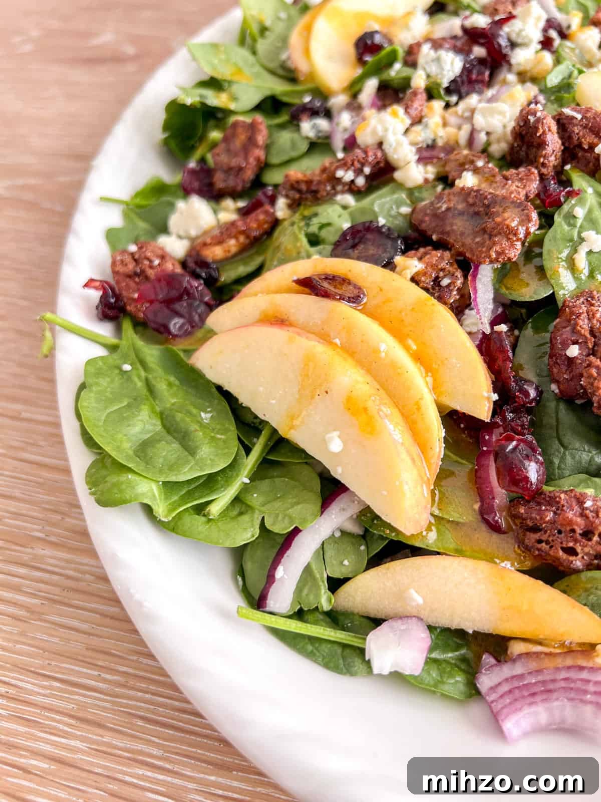 Autumn Apple Salad with Candied Pecans and Maple Vinaigrette 4 Autumn salad with pecans, apples and spinach.