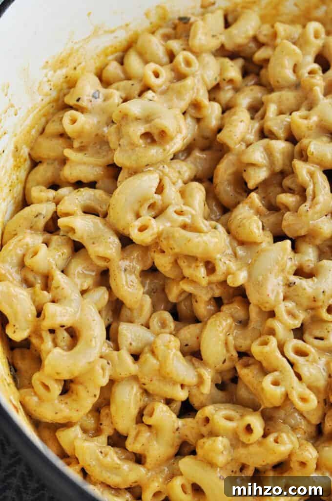 Zesty Pepper Jack Macaroni and Cheese Recipe: Creamy, Spicy Twist 4 Macaroni & Cheese ready to serve
