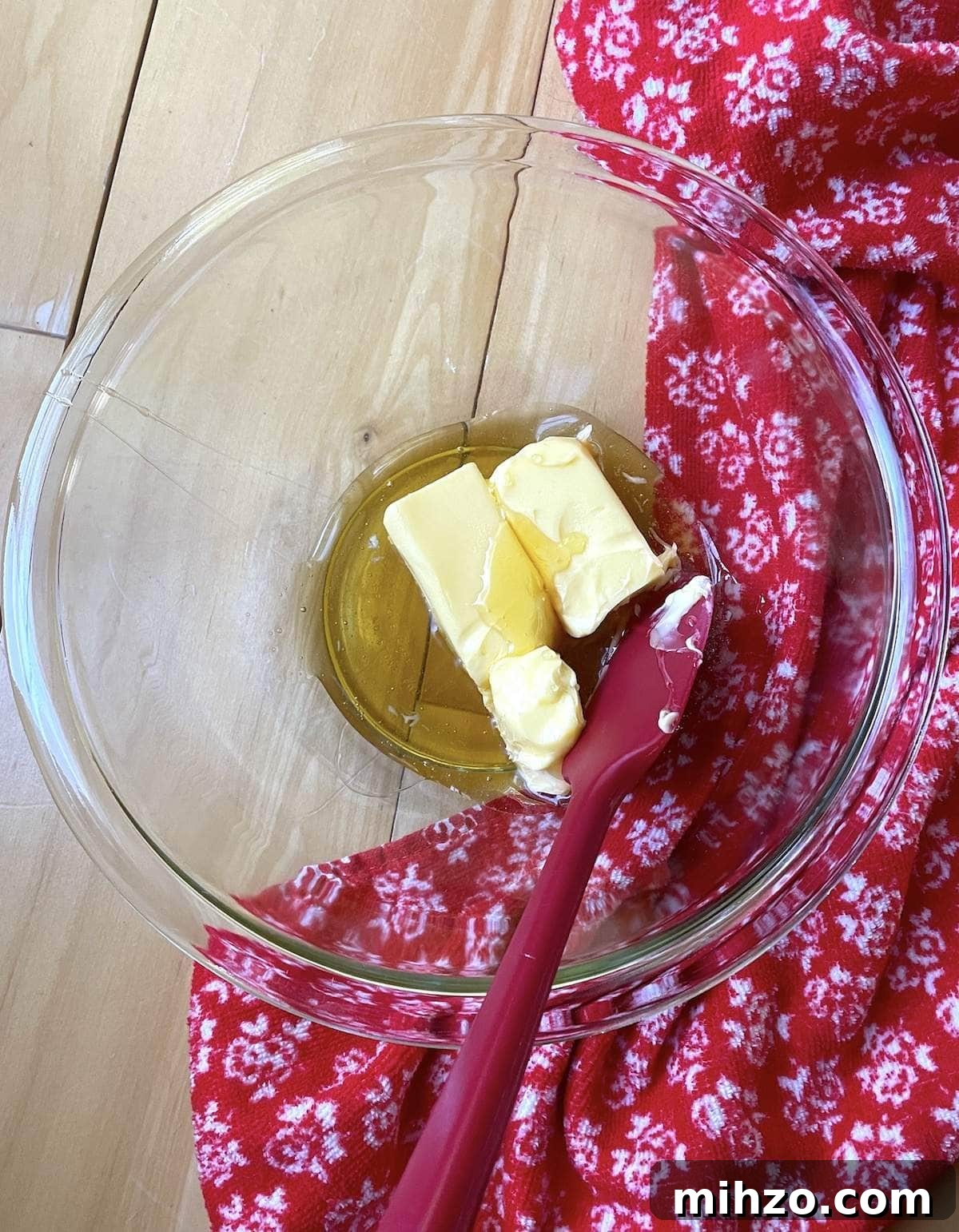 Whipped Honey Butter Recipe: Smooth, Spreadable & Quick 4 A small bowl of butter and honey, showing how to make honey butter.