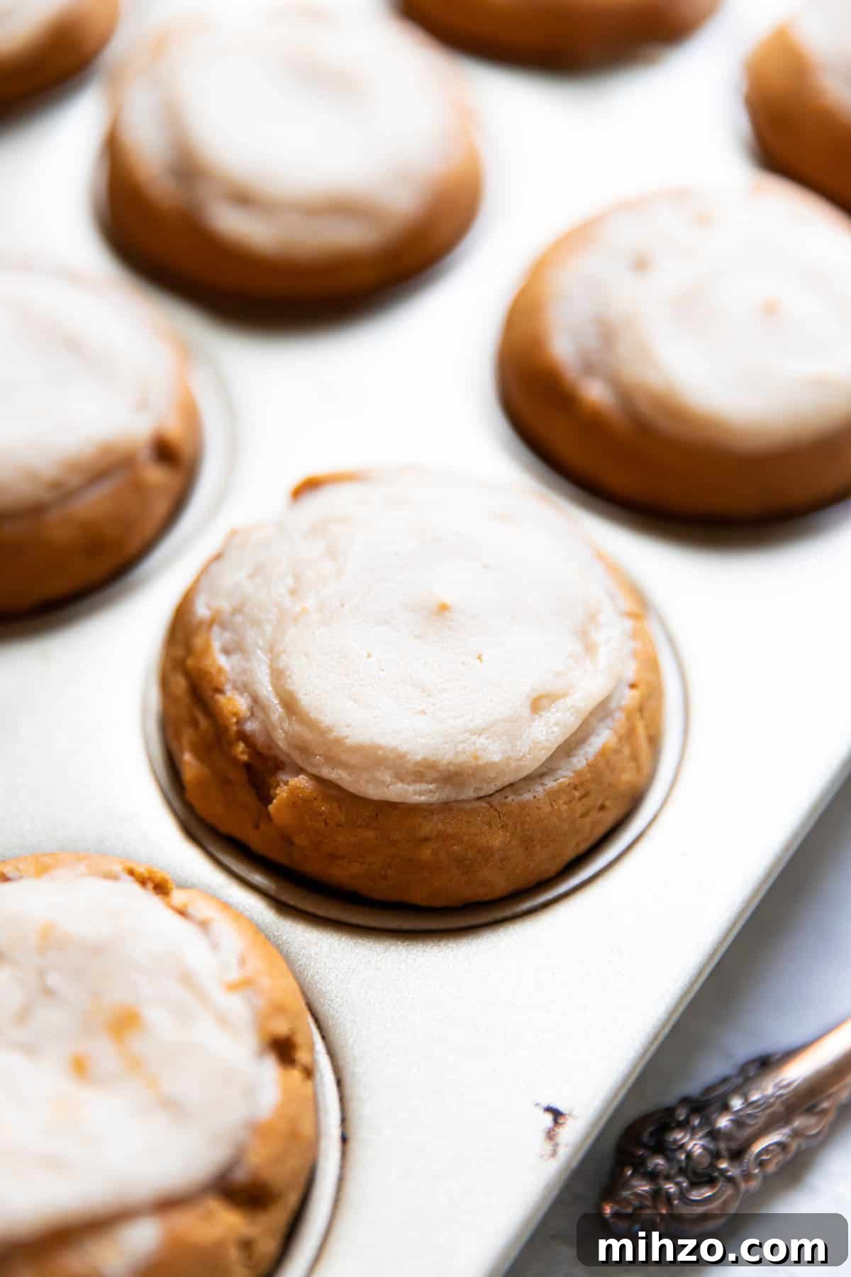 Pumpkin Cream Cheese Muffins with Cinnamon Swirl 4 pumpkin cream cheese muffins.