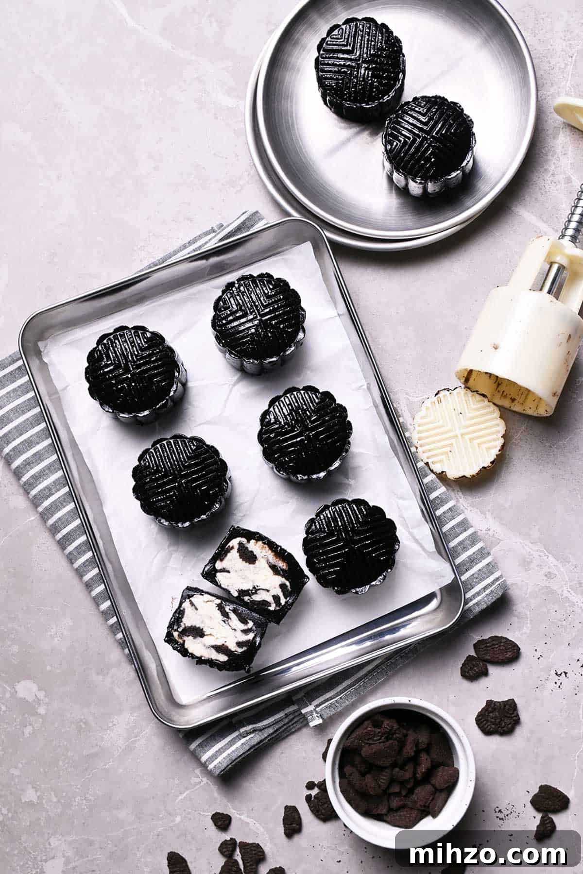Oreo Cheesecake Mooncakes: Creamy Cookie-Filled Mid-Autumn Treat 3 oreo cheesecake mooncakes