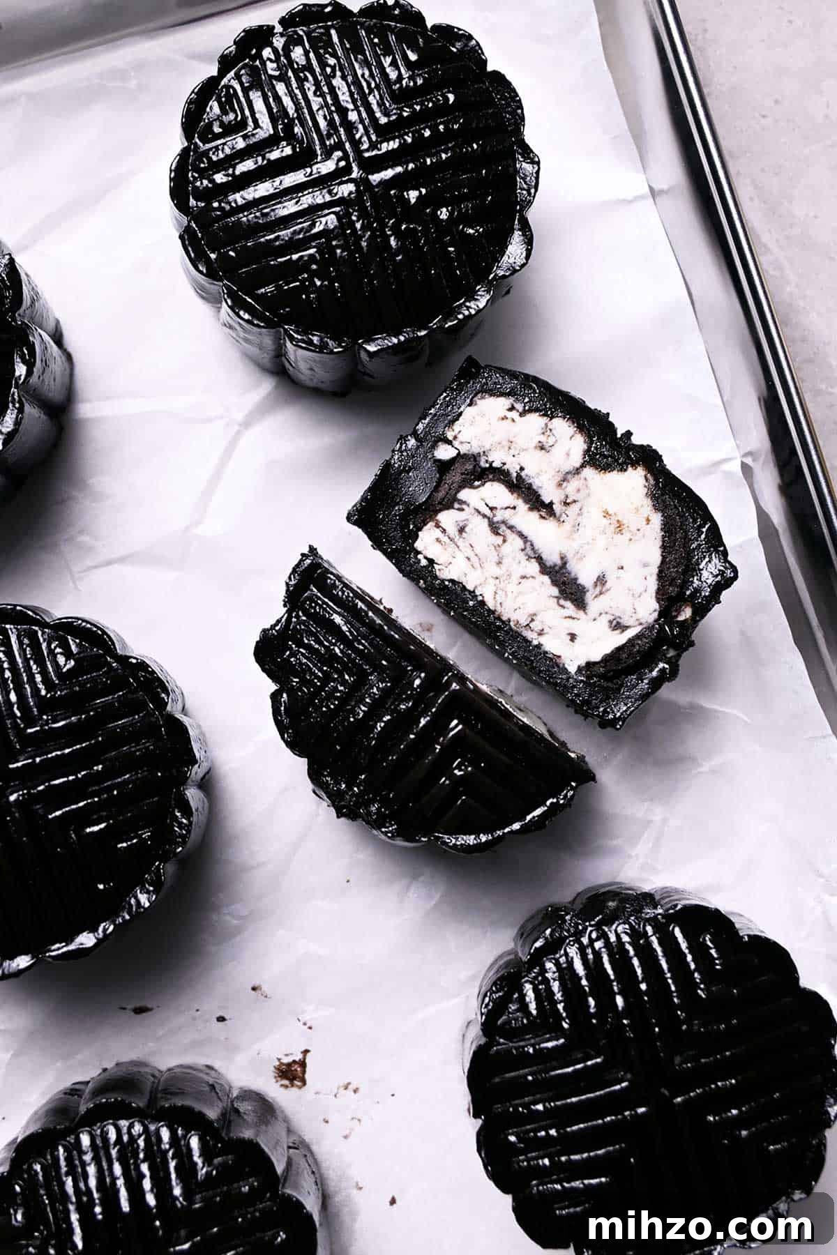 Oreo Cheesecake Mooncakes: Creamy Cookie-Filled Mid-Autumn Treat 4 oreo cream cheese mooncakes