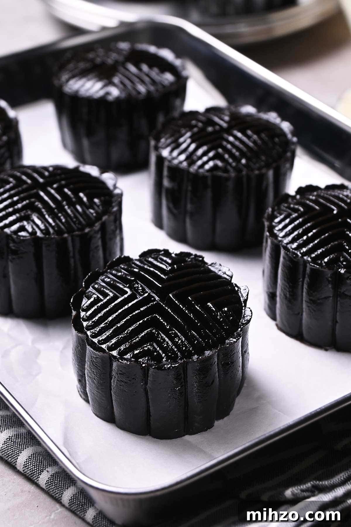Oreo Cheesecake Mooncakes: Creamy Cookie-Filled Mid-Autumn Treat 6 oreo mooncakes